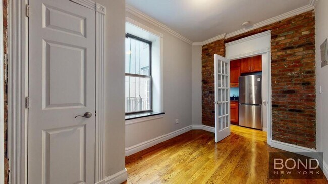 Building Photo - 432 E 13th St