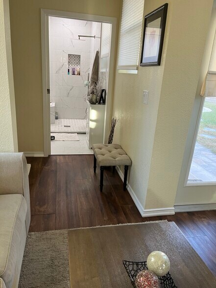 Building Photo - 6086 Palomar Cir