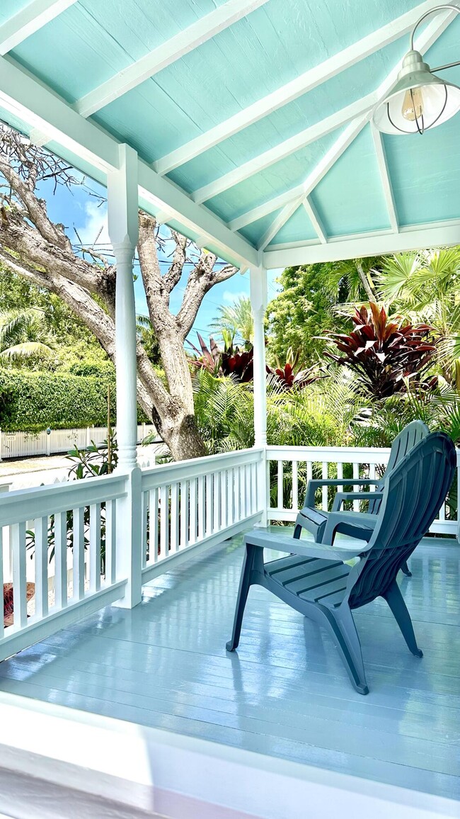 Building Photo - 1420 Petronia St