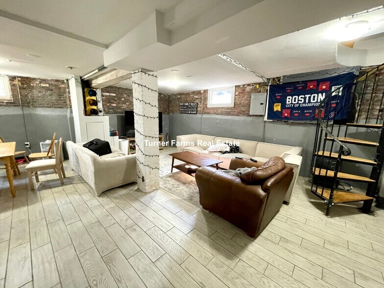 Building Photo - 38 Cherry St