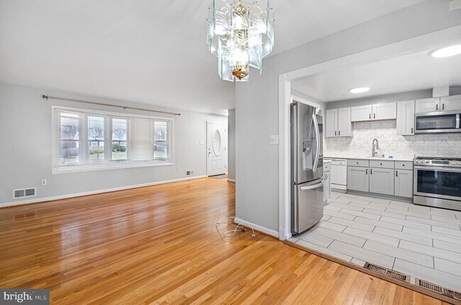 Building Photo - 4111 Landgreen St