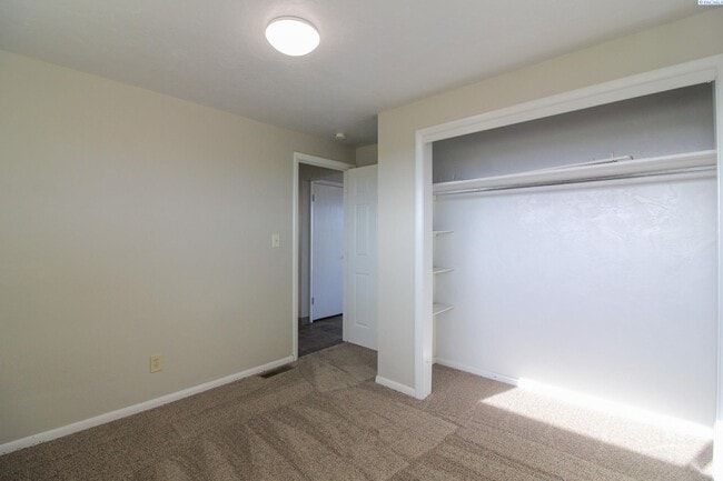 Building Photo - 2 Bed/1 Bath + an Office House in Rural Pasco
