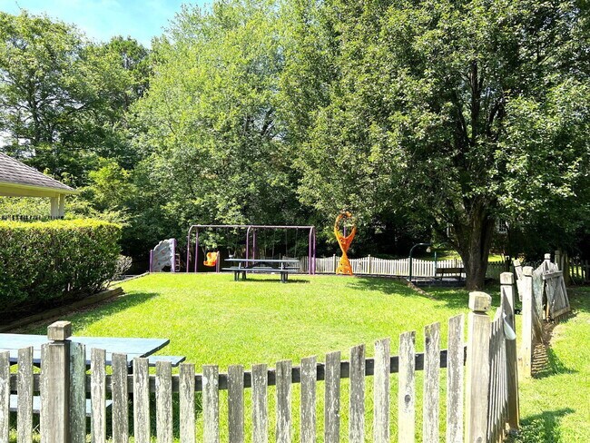 Building Photo - 3324 Devaughn Dr