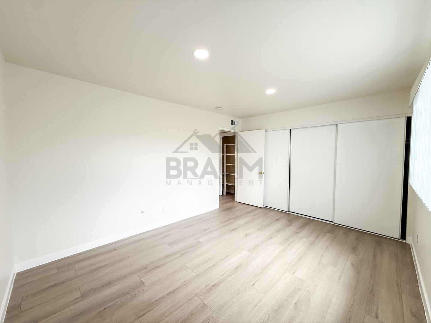 Building Photo - 15000 Burbank Blvd