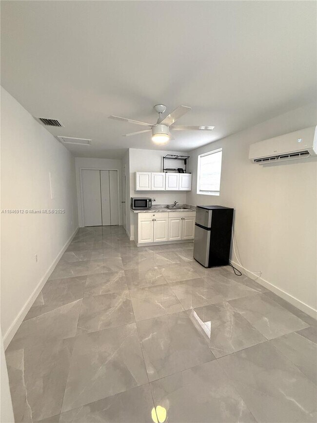 Building Photo - 624 Westward Dr