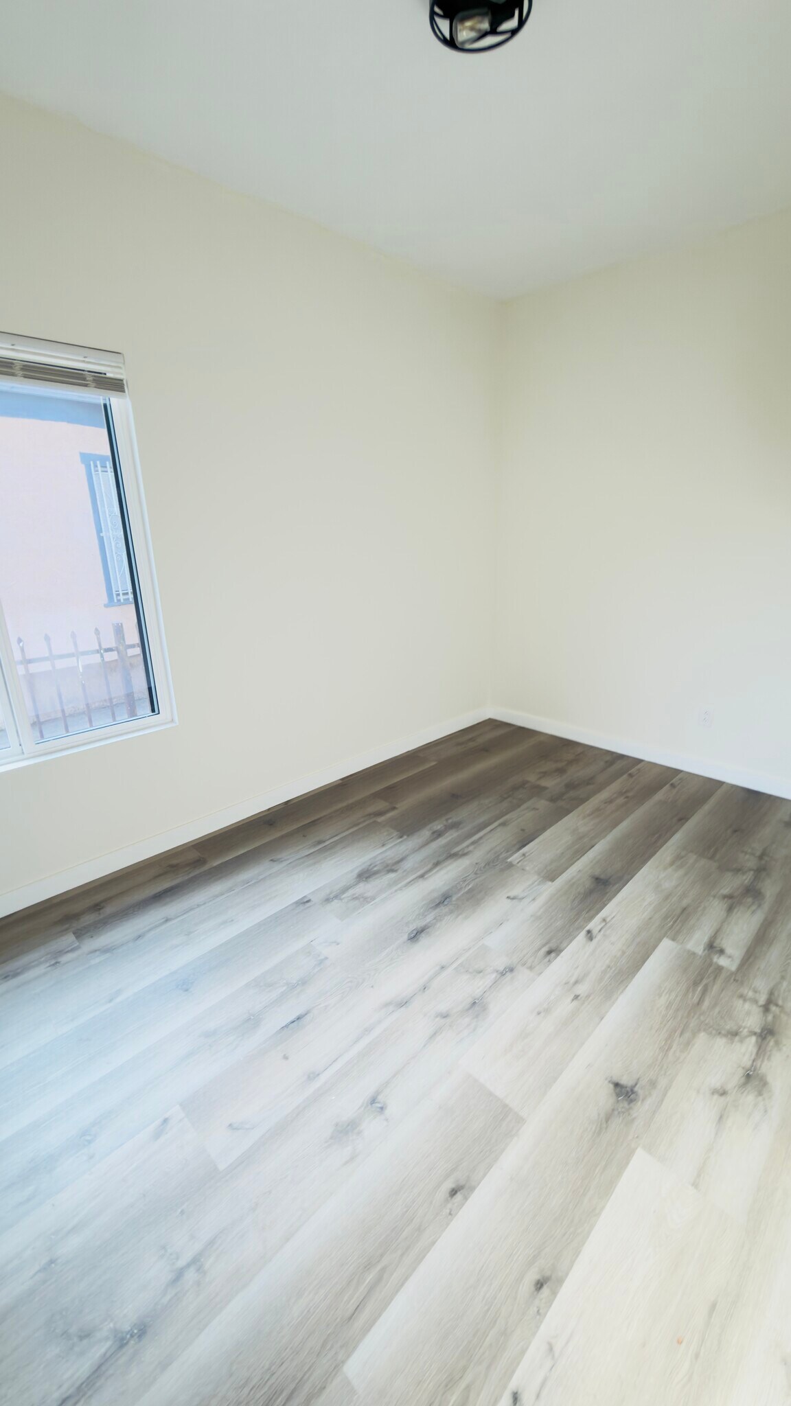 Building Photo - 1162 E 46th St