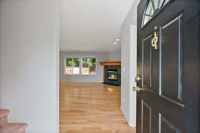 Building Photo - Charming 3-Bed Craftsman in DuPont | Trail...