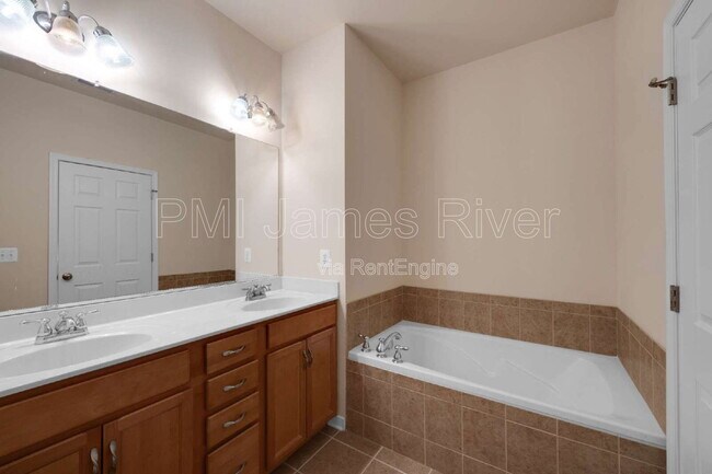 Building Photo - 10360 Caracara Dr