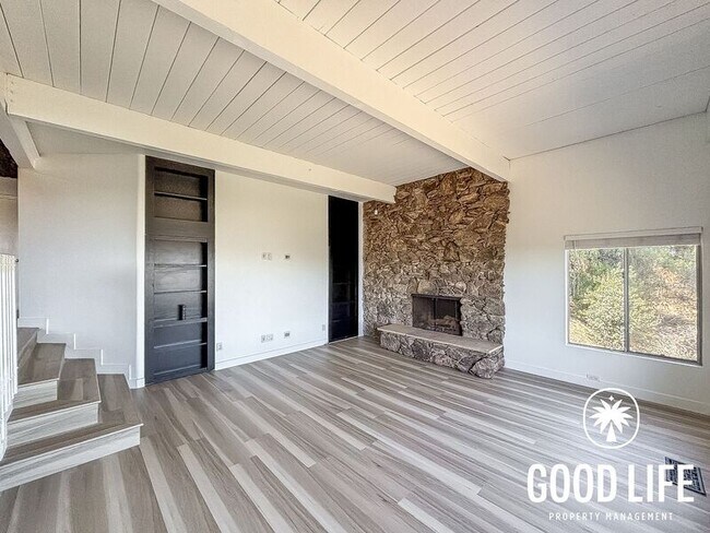 Building Photo - 9400 Crest Dr