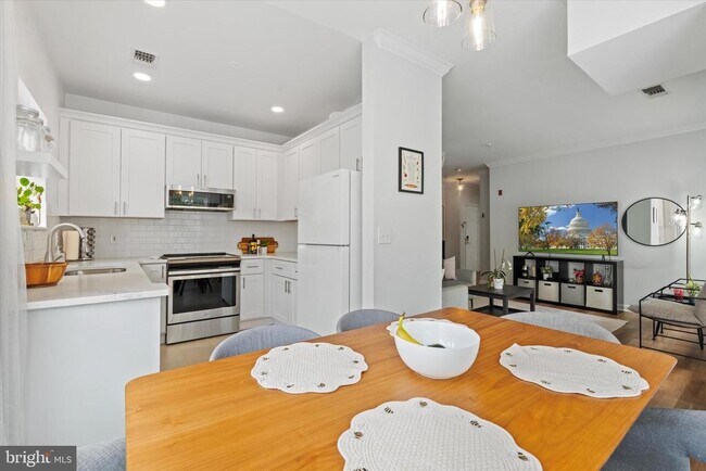 Building Photo - 4550 Strutfield Ln