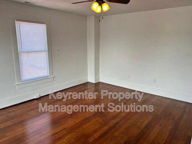 Building Photo - 204 W Peabody St