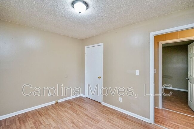 Building Photo - 196 Mc Arthur St