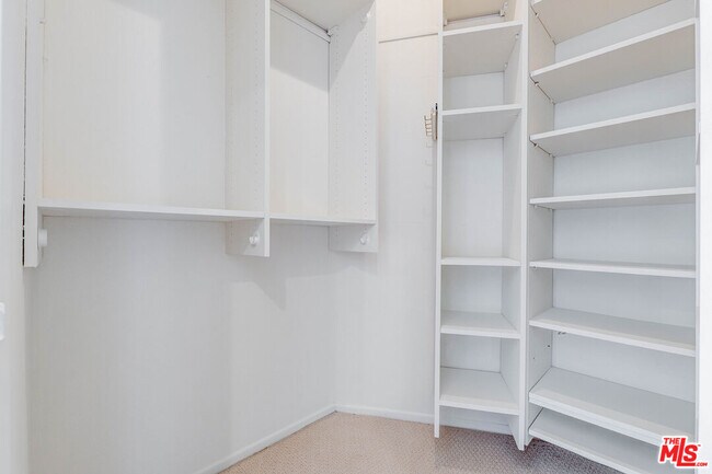 Building Photo - 832 Palm Ave