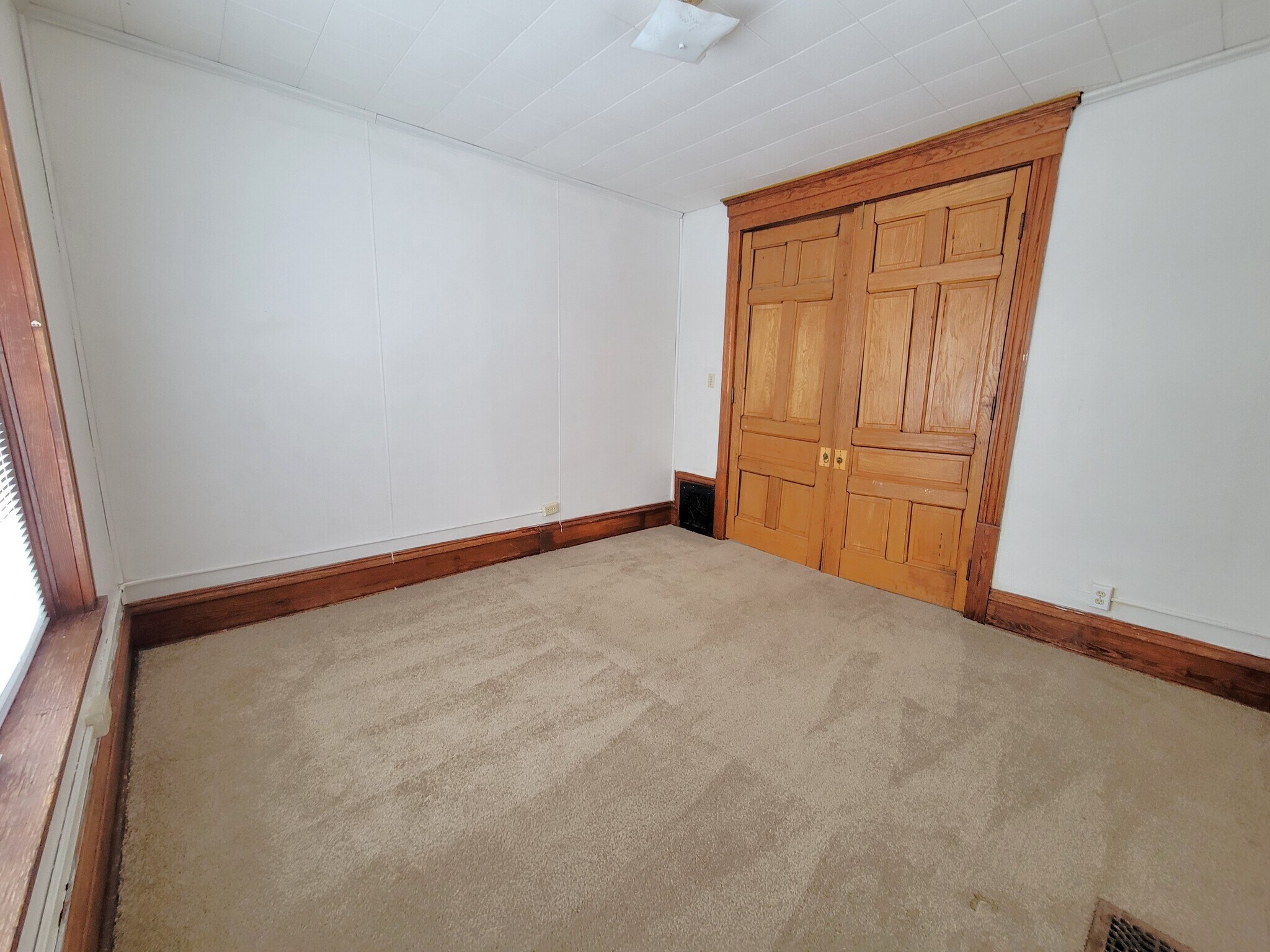 Building Photo - 210 N Fremont St