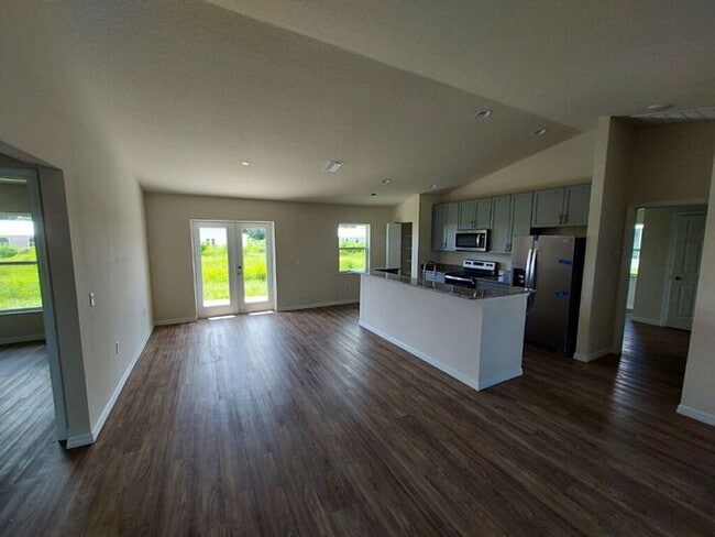 Building Photo - BARNS-120 N CUNNINGHAM AVE