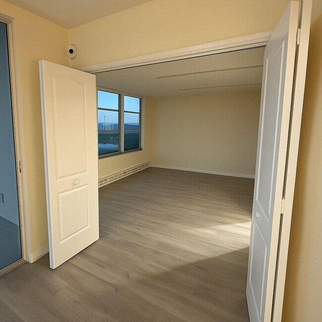Building Photo - 3091 N Course Dr
