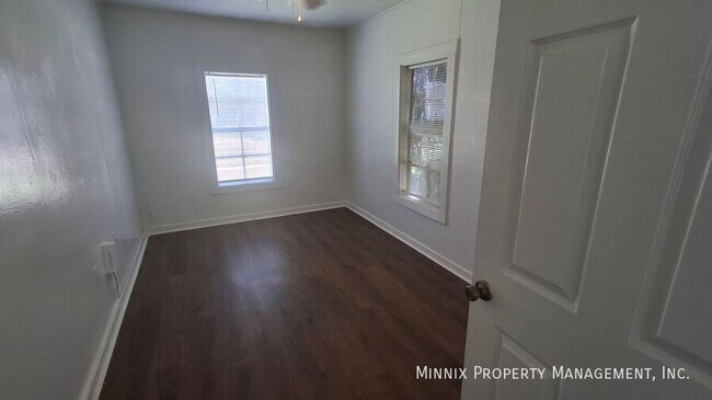 Building Photo - 102 N 11th St