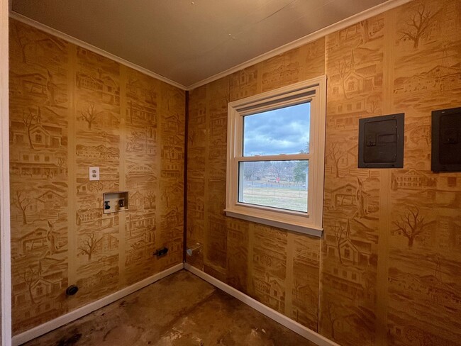 Building Photo - Cozy 3 Bedroom, 1 1/2 Bathroom Near Downto...