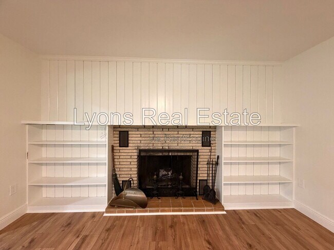 Building Photo - 10621 McGregor Blvd