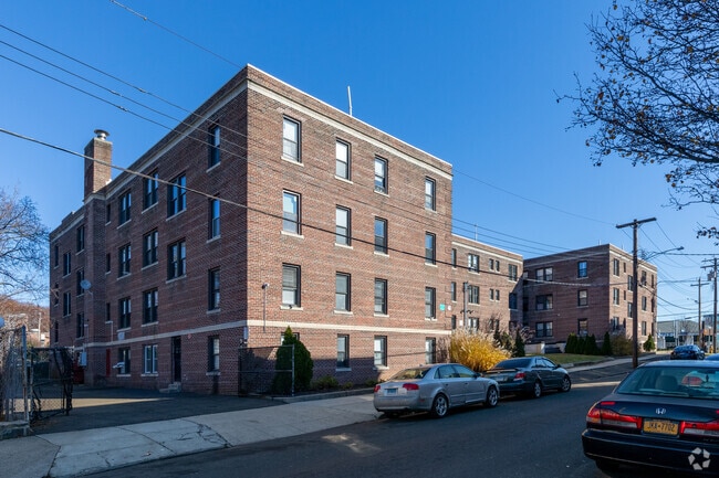 Building Photo - Bridgeport Gardens