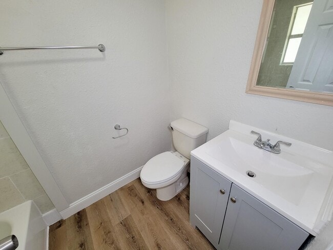 Building Photo - 711 Ave A Ave