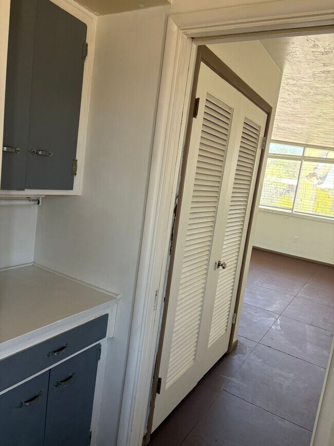 Building Photo - Beautifully Renovated 2 Bedroom -A/C- Fenced Yard