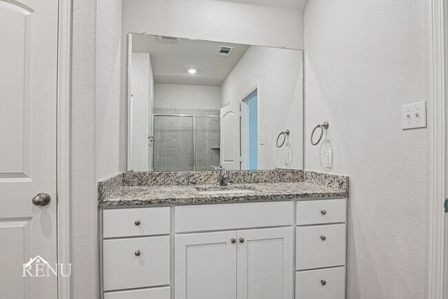 Building Photo - 313 Ridgeland Oak Dr