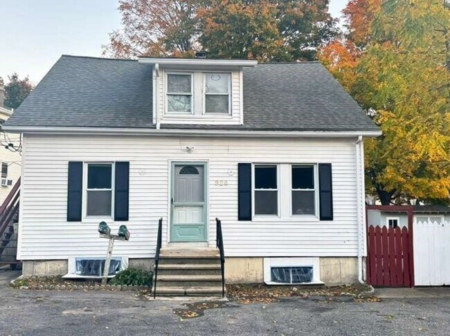 Primary Photo - 926 Waverly St