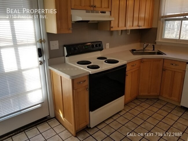 Building Photo - 2310 Pinecrest Ave