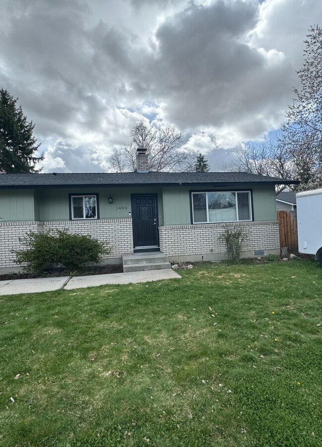 Building Photo - 1405 E Bergeson St