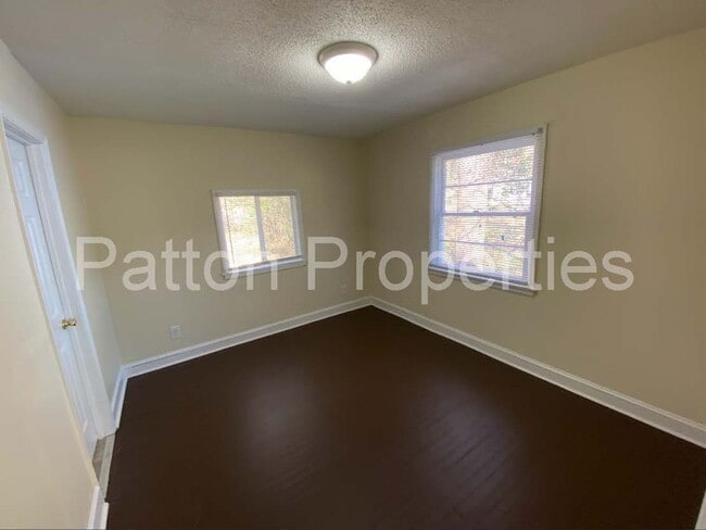 Building Photo - Claireview Terrace Home