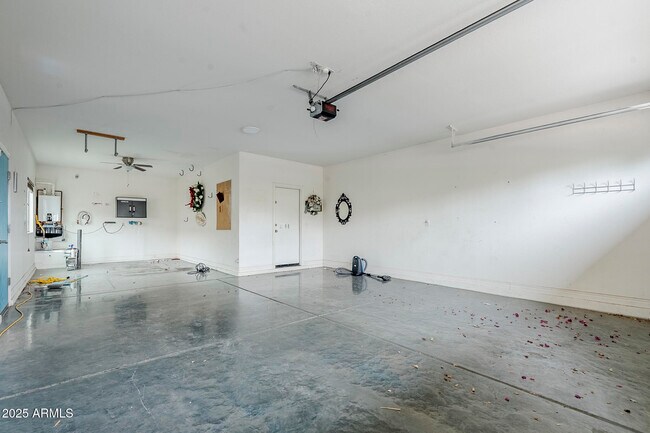 Building Photo - 2744 E Donato Dr