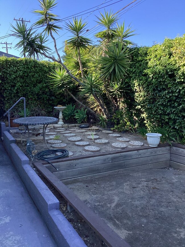 Building Photo - Beautifully Maintained Santa Barbara Home