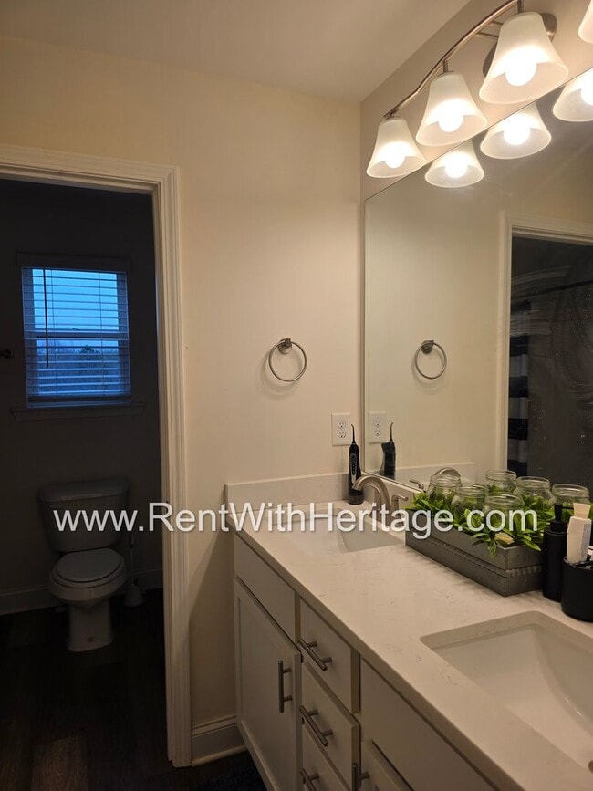 Building Photo - Amazing 5 Bedroom/ 3 Bath Home in Sweetwater, a Swim Tennis Community/ Attention to Detail / Grea...