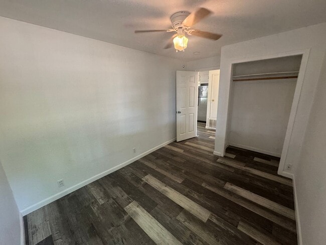 Building Photo - Small Single Family Home | 2 bed 1 bath | ...