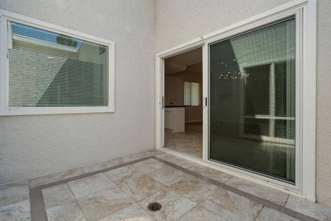 Building Photo - 479 Calle Cadiz