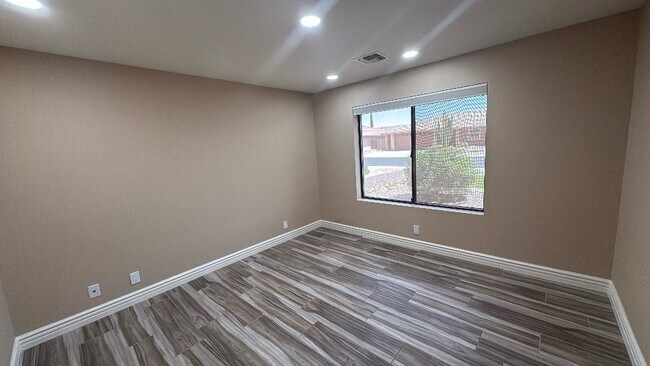 Building Photo - Sunland Springs Village 55+ Community