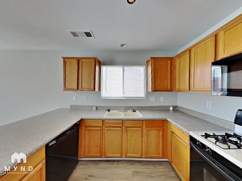 Building Photo - 6271 Stone Hollow Ave