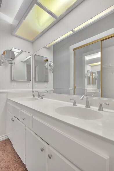 Building Photo - 26222 Fern Glen