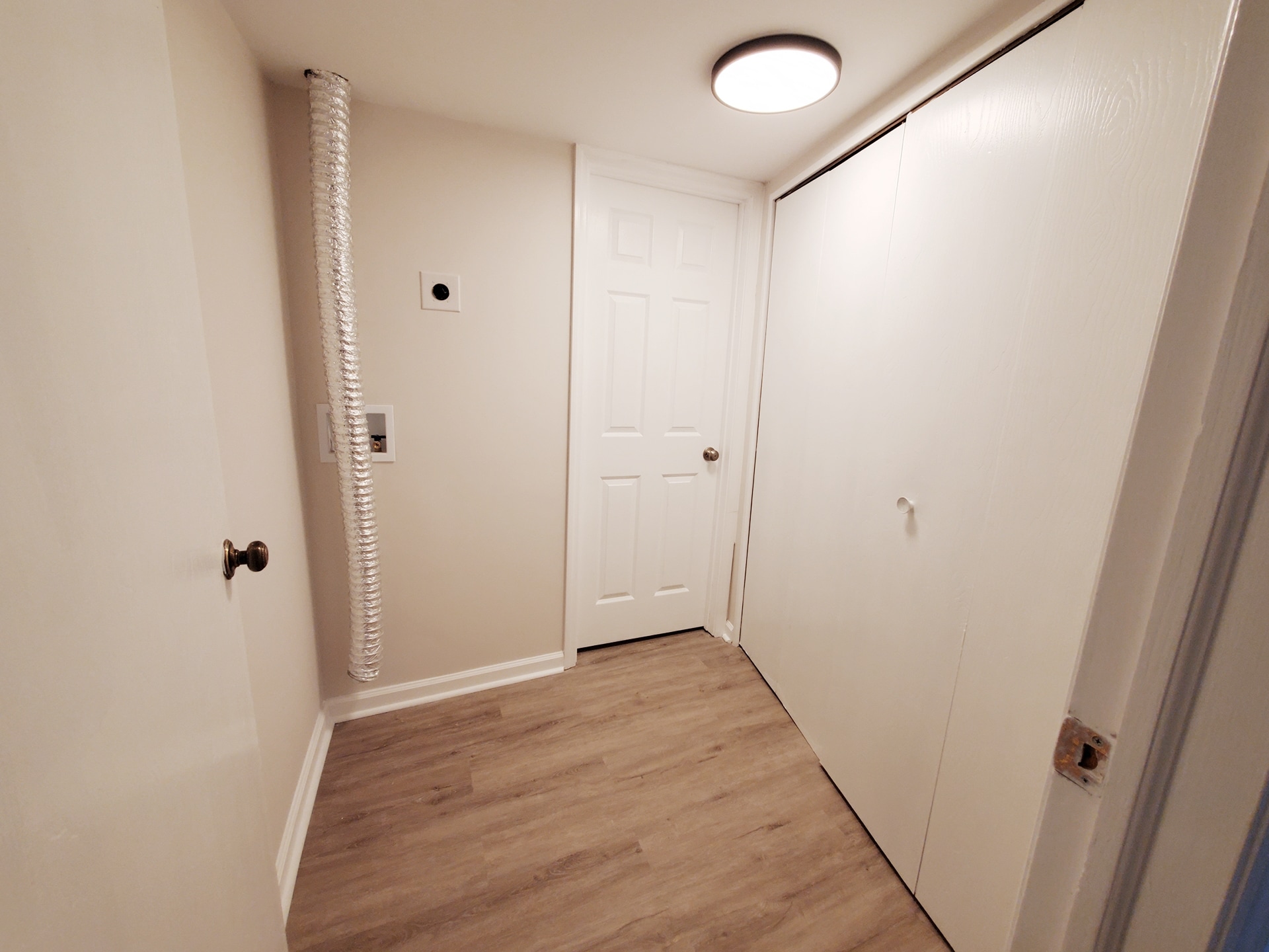 Building Photo - Room in Single Family Home on Henslowe Dr
