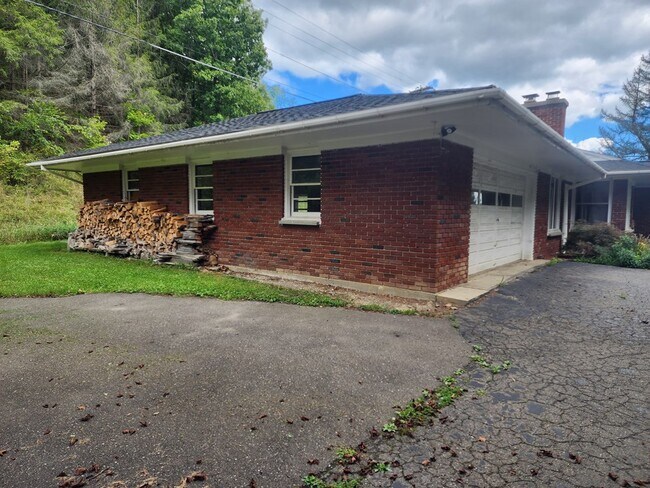 Building Photo - 7522 Utegg Rd