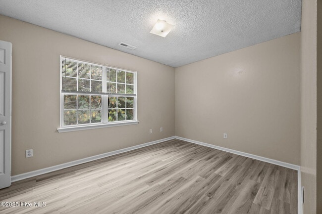 Building Photo - 117 Mesa Ln