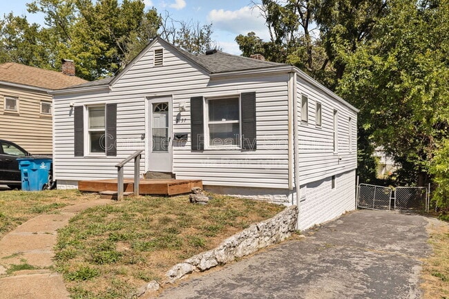 Building Photo - 7157 Garesche Ave