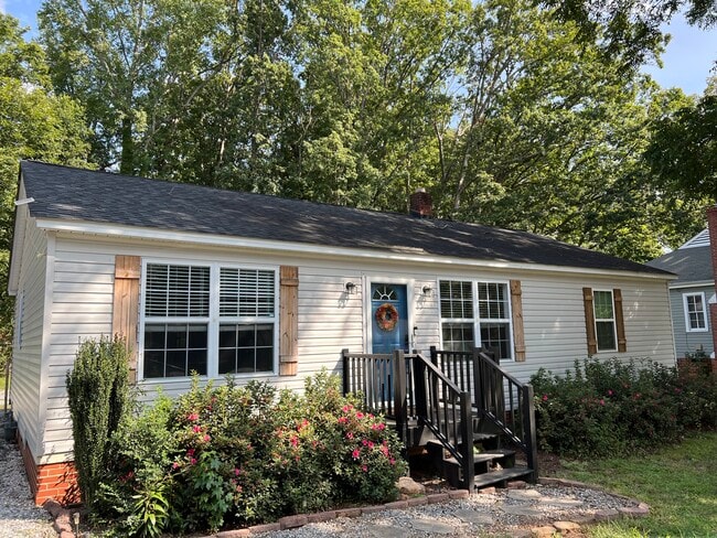 Primary Photo - 2210 Ridgewood Ave