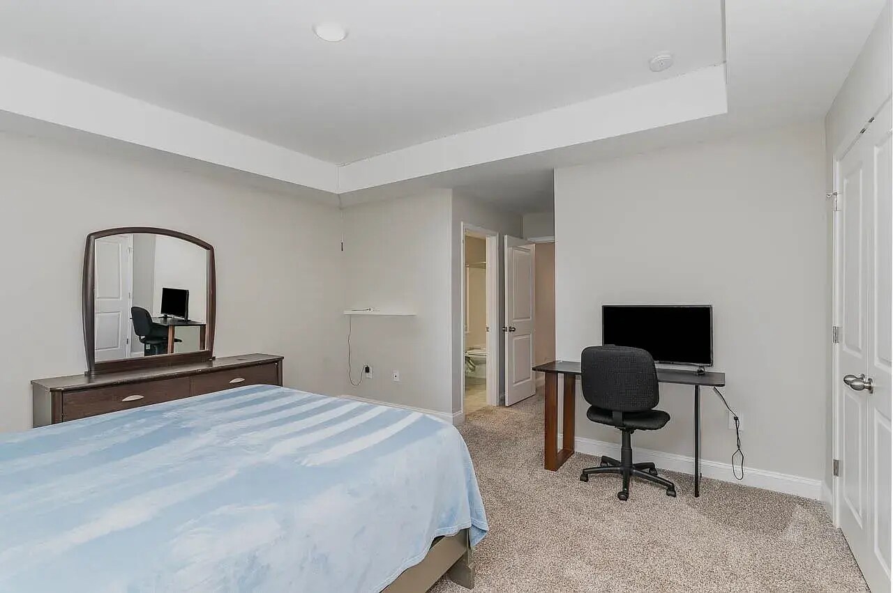 3rd floor master bedroom - 1006 Gateway Commons Cir