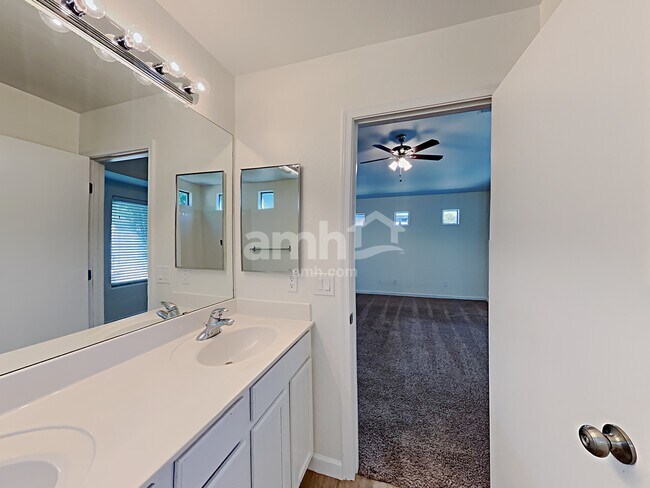 Building Photo - 17768 W Hearn Rd