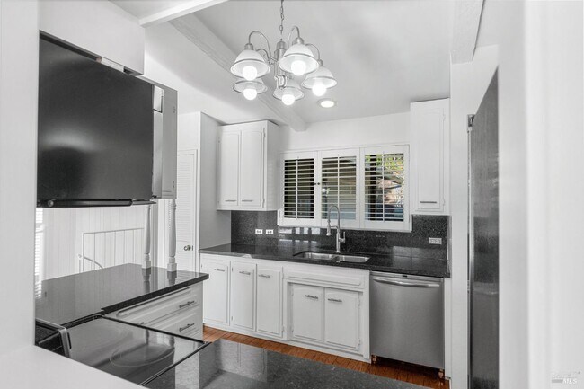 Building Photo - 121 Knoll Pl