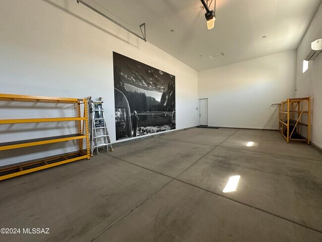 Building Photo - 12474 N Appling Ave