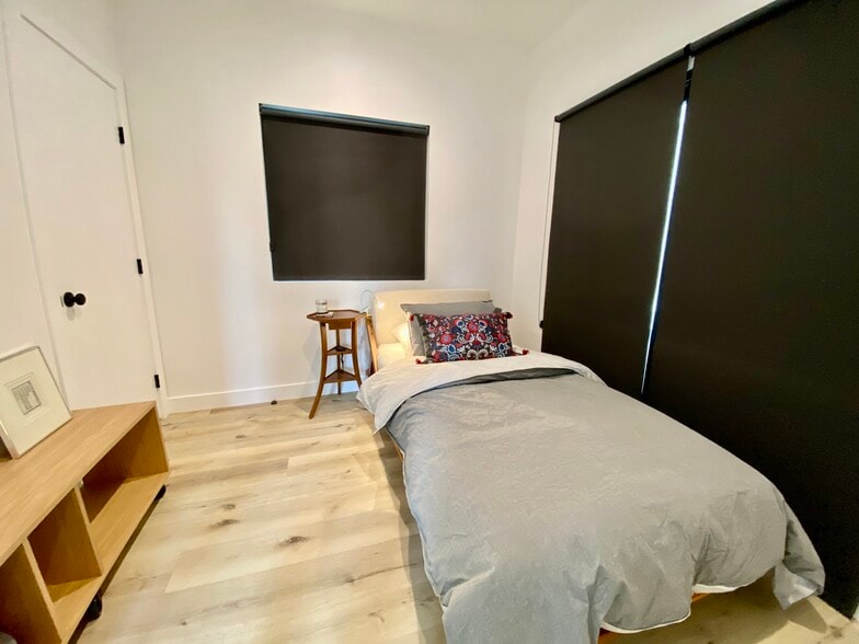 Bedroom Two with direct access to deck - 5237 Irvington Pl