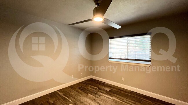Building Photo - 1520 Armstrong Dr